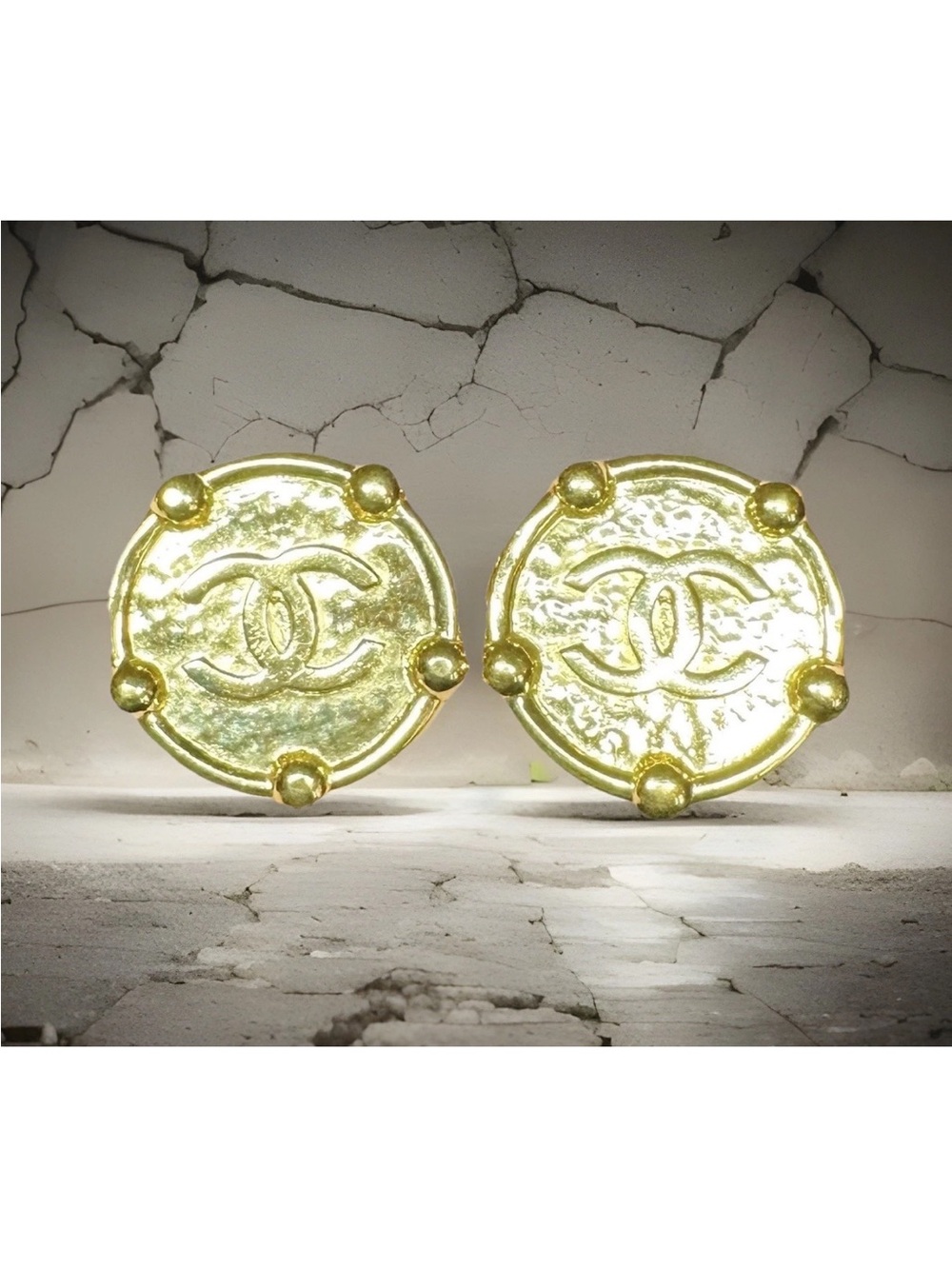 CHANEL Vtg Gold Tone Runway Couture Medallion Logo Clip-On Earrings 1980s Real